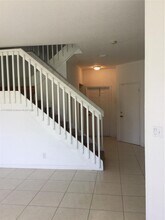 3881 NW 91st Terrace in Sunrise, FL - Foto de edificio - Building Photo