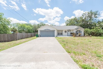 6121 Corning Rd in Cocoa, FL - Foto de edificio - Building Photo