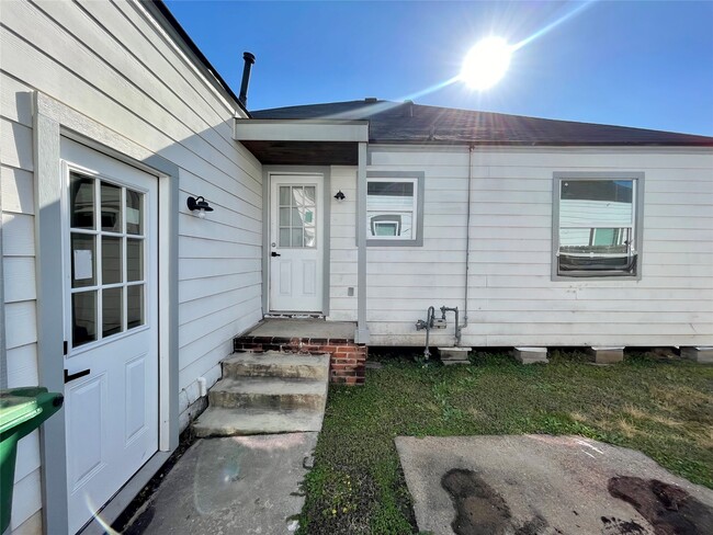 property at 4504 Kingsbury St