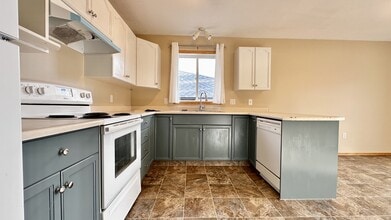 9105-113A 113a Ave in Grande Prairie, AB - Building Photo - Building Photo