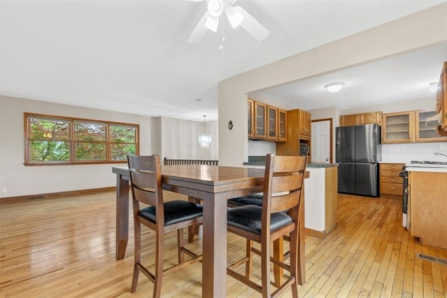 property at 4 Great Knight Ct