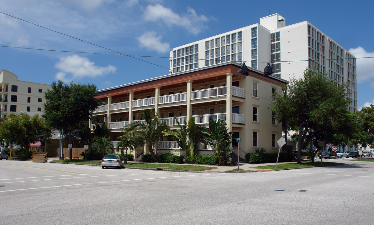 305 5th St S in St. Petersburg, FL - Building Photo