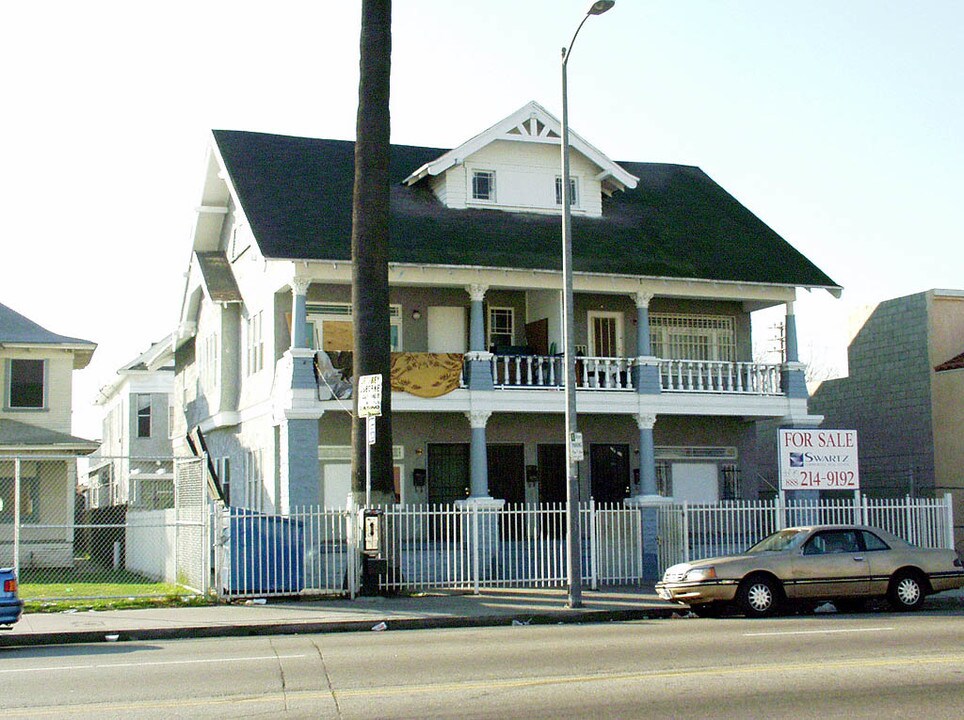 232-234 Vernon Ave in Los Angeles, CA - Building Photo