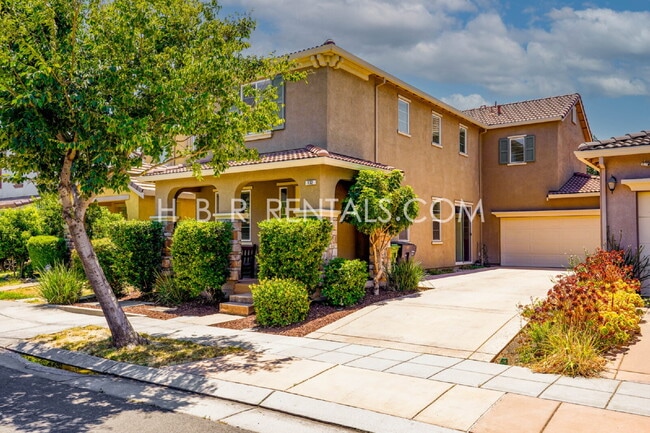 132 W Del Prado Ct in Tracy, CA - Building Photo - Building Photo