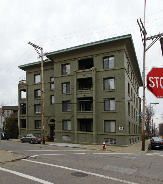 6111 Alder St Apartments in Pittsburgh, PA - Building Photo