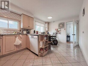 983 Old Cummer Ave in Toronto, ON - Building Photo - Building Photo