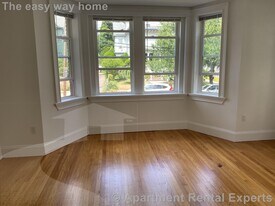 170 Maple St, Unit #111 in Malden, MA - Building Photo