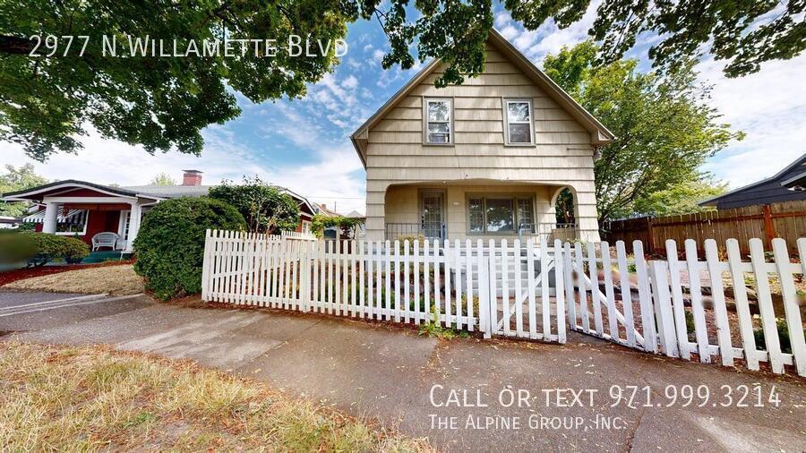 2977 N Willamette Blvd in Portland, OR - Building Photo