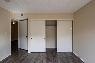 Irolostar Apartments in Los Angeles, CA - Building Photo - Building Photo