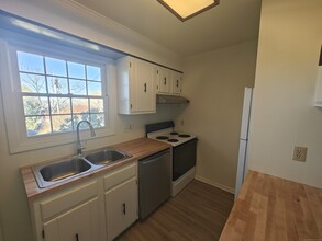 18 Broadview Hts in Thomaston, CT - Building Photo - Building Photo
