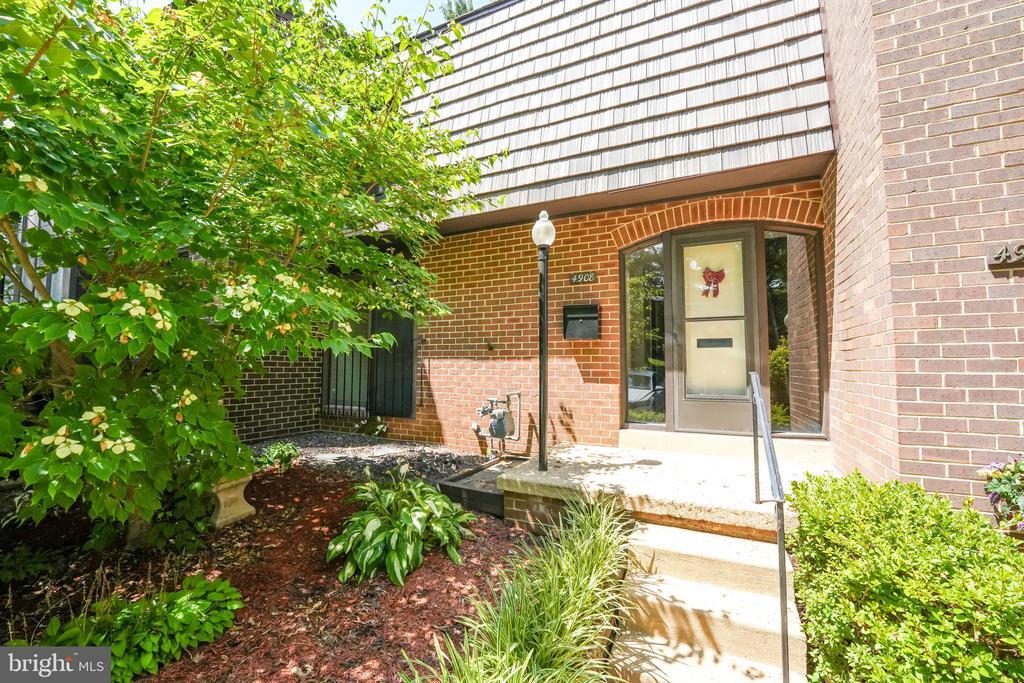 4908 Sauquoit Ln in Annandale, VA - Building Photo