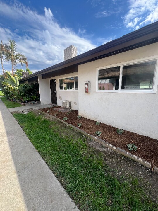 1800 E Heim Ave in Orange, CA - Building Photo
