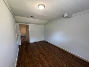 1104-Maple 1/2 2nd St in La Marque, TX - Building Photo - Building Photo