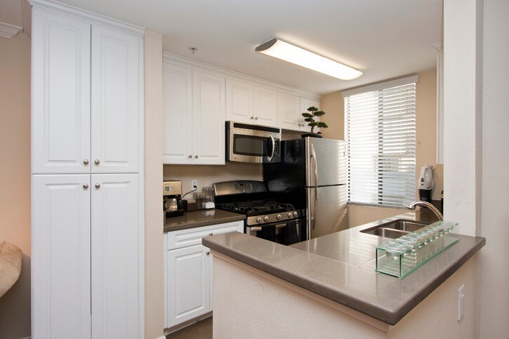 7320 Hawthorn Ave, Unit 213 in Los Angeles, CA - Building Photo