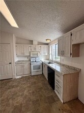 2381 E Butler Ave in Kingman, AZ - Building Photo - Building Photo