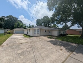 2719 Canal Ave in Nederland, TX - Building Photo - Building Photo