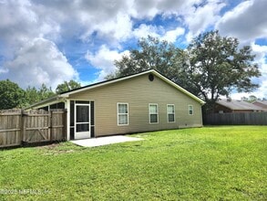 37127 Lorena Dr in Hilliard, FL - Building Photo - Building Photo