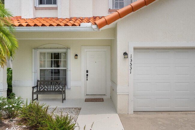 13531 Fountain View Blvd in Wellington, FL - Foto de edificio - Building Photo