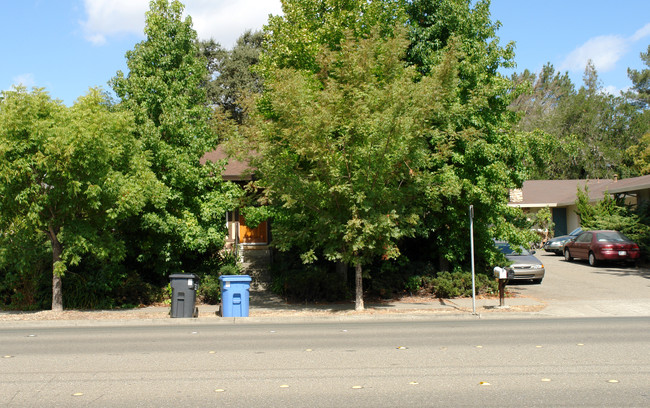 5929 Montecito Ave in Santa Rosa, CA - Building Photo - Building Photo