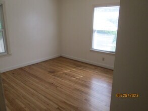 2015 Clay St, Unit Up in Cedar Falls, IA - Foto de edificio - Building Photo