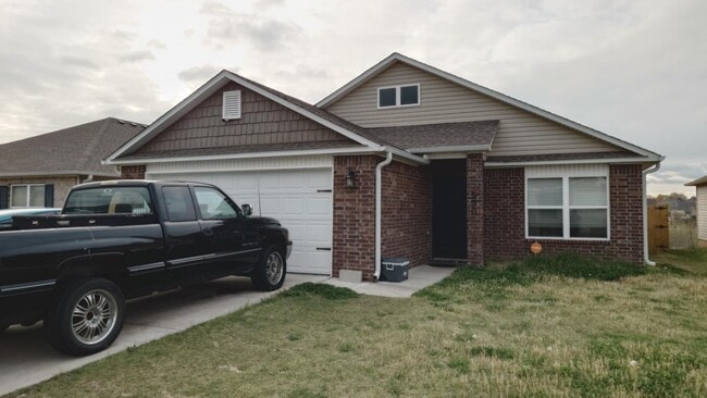 property at 530 Woodcreek Lp