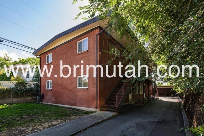 property at 938 Lowell Ave S