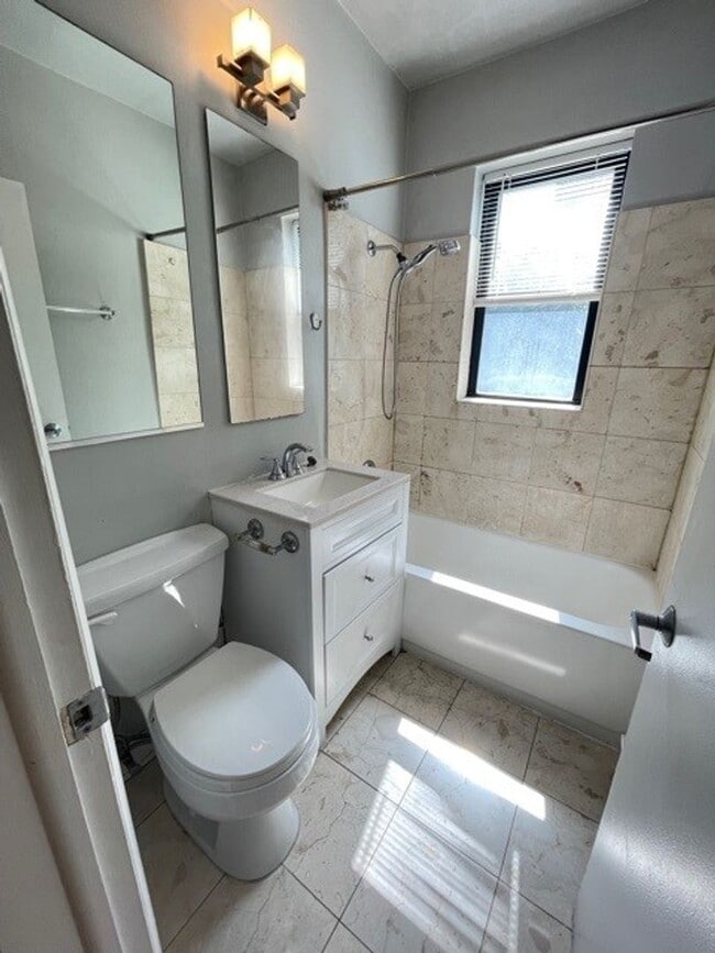 732 W Bittersweet Pl in Chicago, IL - Building Photo - Building Photo