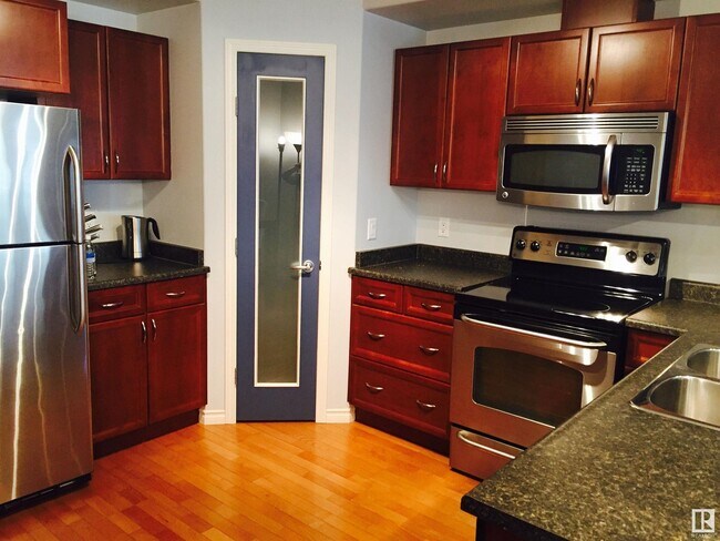 9707 106 St in Edmonton, AB - Building Photo - Building Photo
