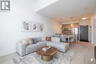 7058 14th Ave in Burnaby, BC - Building Photo