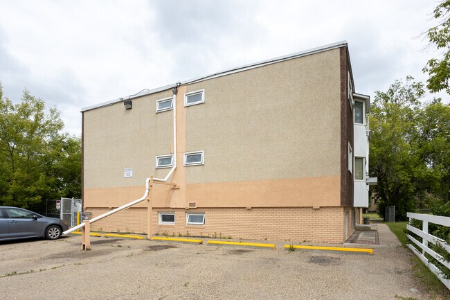 5806 52 Ave in Red Deer, AB - Building Photo - Building Photo