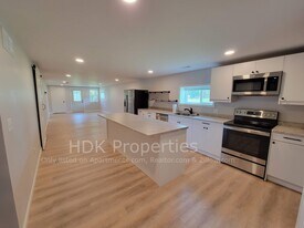 1566 Sugar Grove Rd in Troy, MO - Building Photo