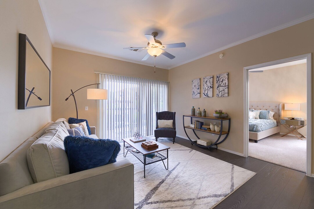 Whisper Creek in Lakewood, CO - Foto de edificio