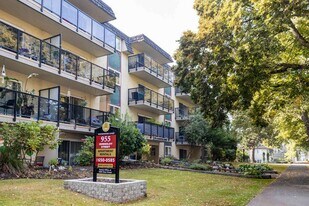 Westminster Court in Victoria, BC - Building Photo