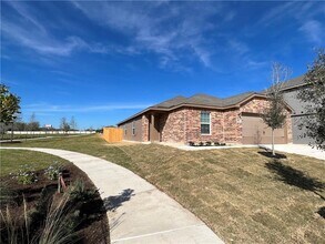 364 Cres Park Dr in Jarrell, TX - Building Photo - Building Photo