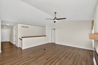 3261 Brook Landing Ct in Des Moines, IA - Building Photo - Building Photo