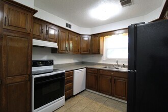 7677 High Dr in Prairie Village, KS - Building Photo - Building Photo