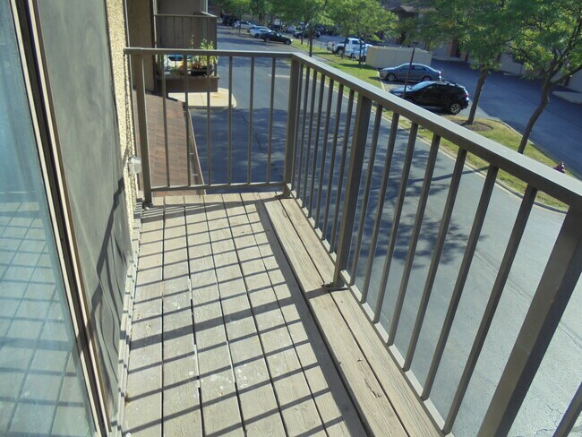 821 Oakton St in Elk Grove Village, IL - Building Photo - Building Photo