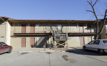 Colony West Apartments in Wichita, KS - Building Photo - Building Photo