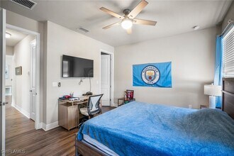 4334 Aurora St in Naples, FL - Foto de edificio - Building Photo