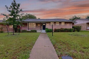 2522 Pinebluff Dr in Dallas, TX - Building Photo