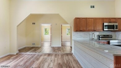 1031 Newton St in North Brunswick, NJ - Building Photo - Building Photo
