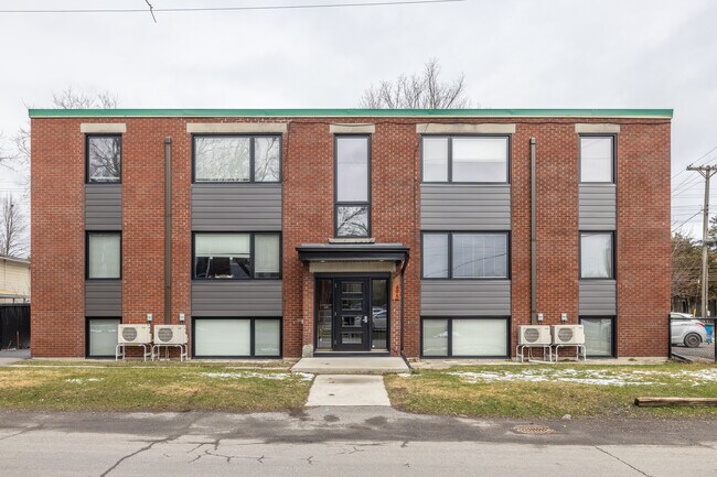 695 Morgan St in Ottawa, ON - Building Photo - Building Photo