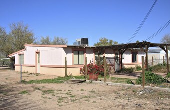 La Casa Trail Mobile Villa in Apache Junction, AZ - Building Photo - Building Photo