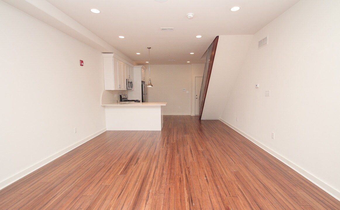 864 N 19th St in Philadelphia, PA - Building Photo