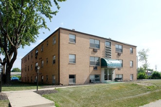 Kingsbury Plaza in Columbus, OH - Building Photo - Building Photo