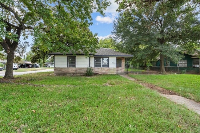 property at 7450 Lakewood Dr