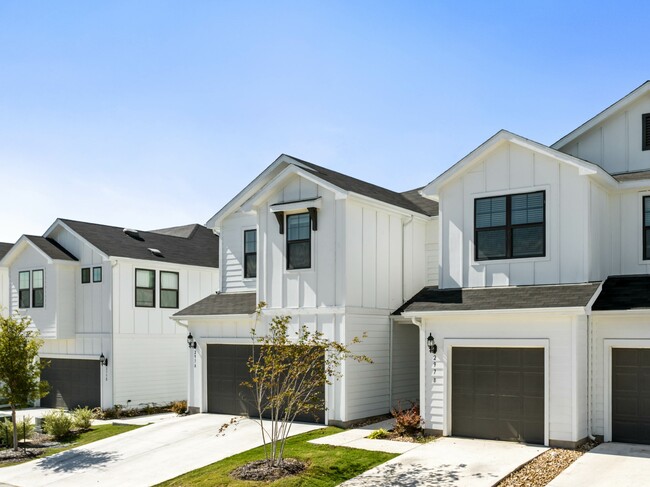 Covey Homes Harvest Meadows in Buda, TX - Foto de edificio - Building Photo