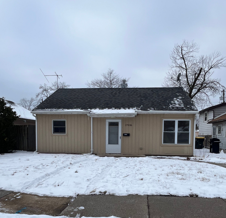 17036 Lorenz Ave in Lansing, IL - Building Photo