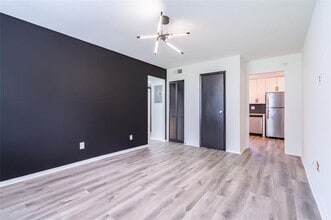 740 Mozley Dr SE in Smyrna, GA - Building Photo - Building Photo
