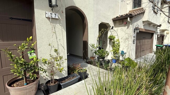 27 Rogers Ln in Pleasanton, CA - Building Photo - Building Photo